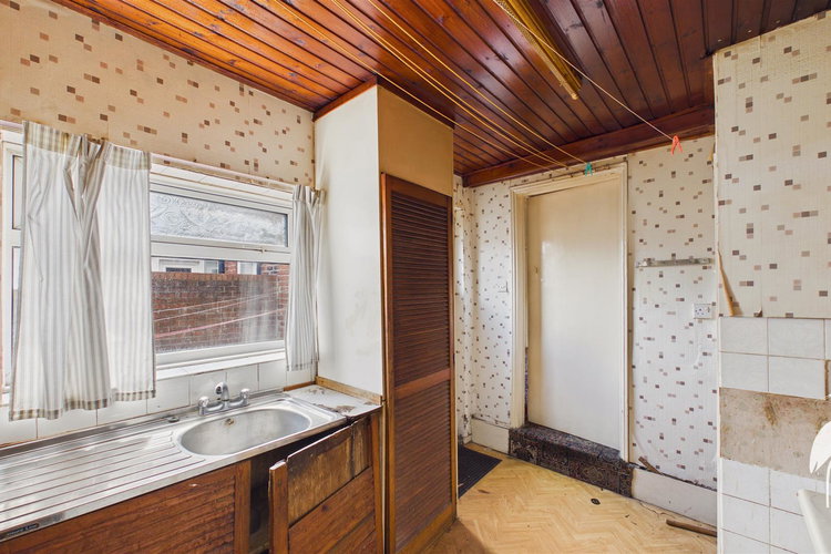 Kitchen - Picture 6 of 19