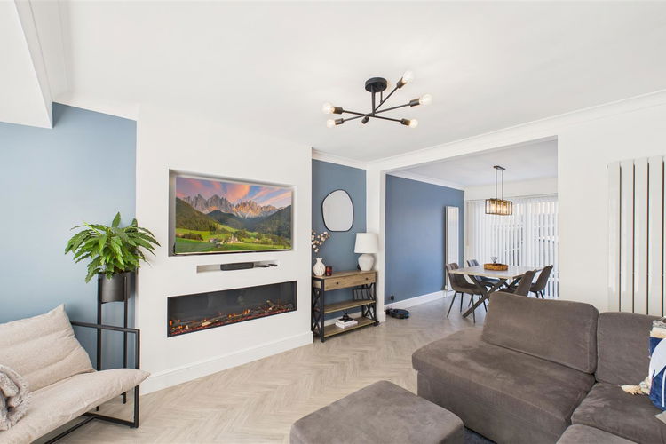 Lounge - Picture 2 of 22