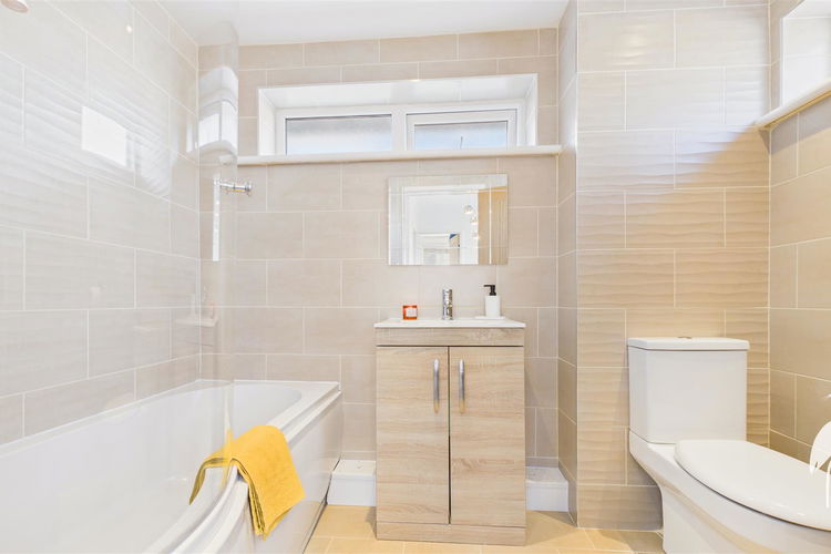 Bathroom - Picture 18 of 22