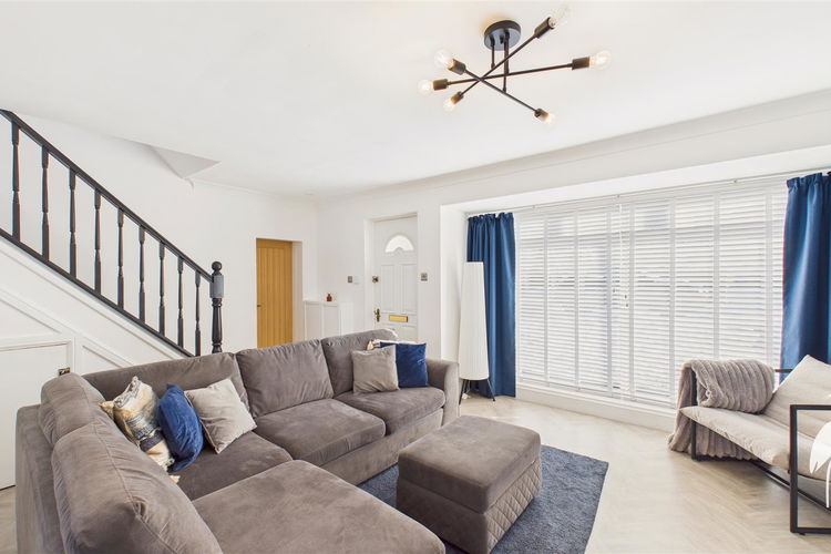 Lounge - Picture 3 of 22