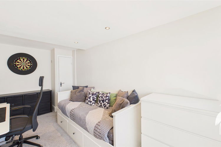 Family Room - Picture 9 of 22