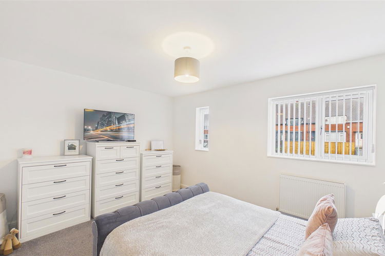 Bedroom 1 - Picture 13 of 29