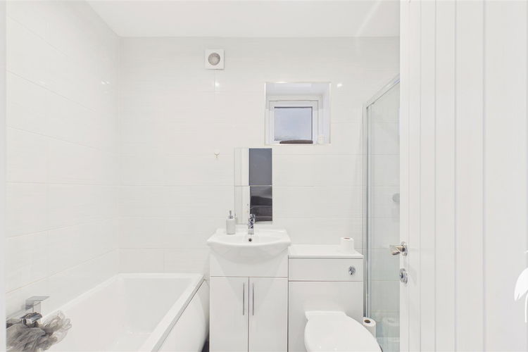 Bathroom - Picture 17 of 29