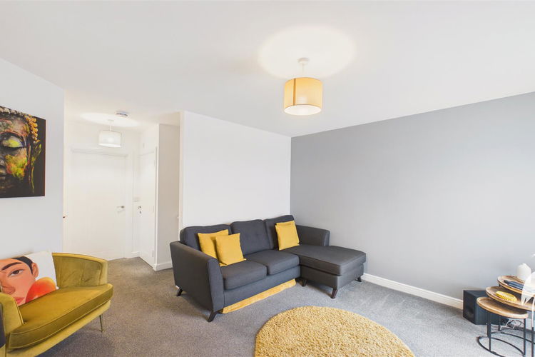 Lounge - Picture 3 of 29