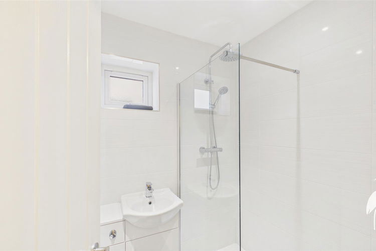 Shower Room - Picture 24 of 29