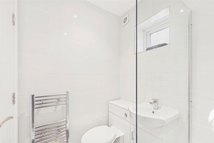 Shower Room - Picture 25 of 29