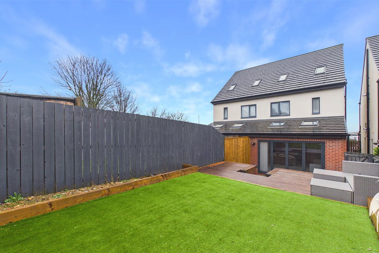 Outside - Picture 28 of 29