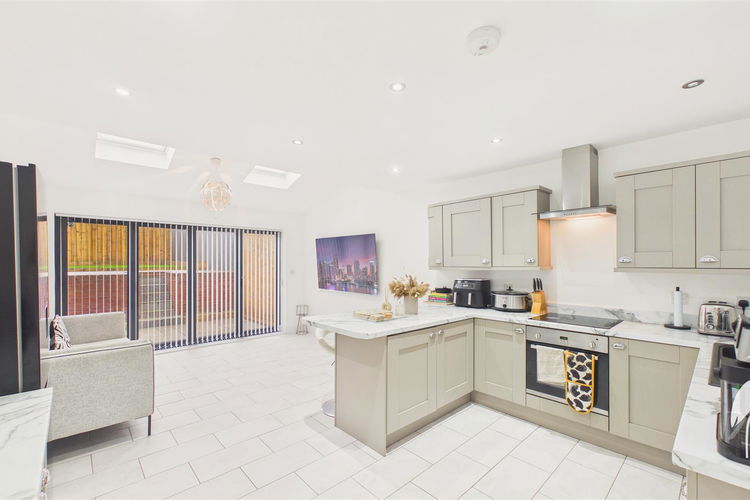 Kitchen/Living Area - Picture 4 of 29