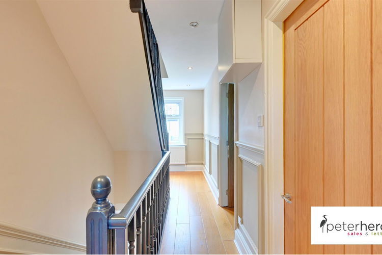 First Floor Landing - Picture 26 of 44