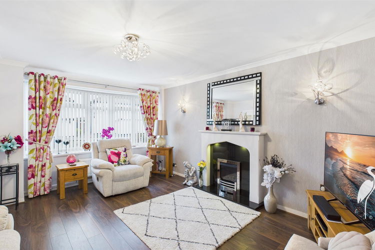 Lounge - Picture 2 of 25