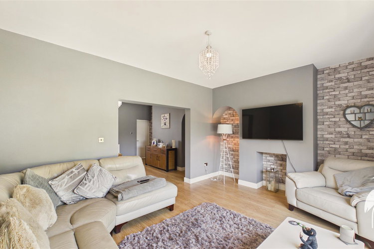 Lounge - Picture 3 of 29