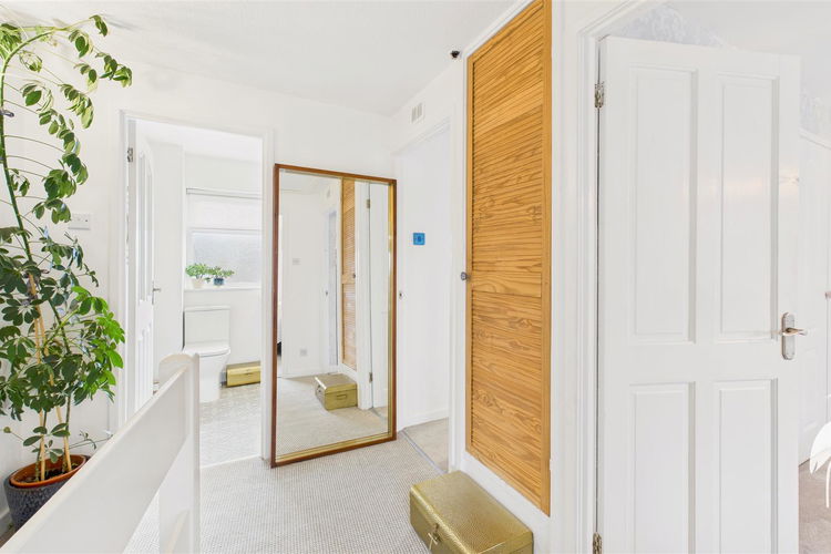 First Floor Landing - Picture 20 of 26