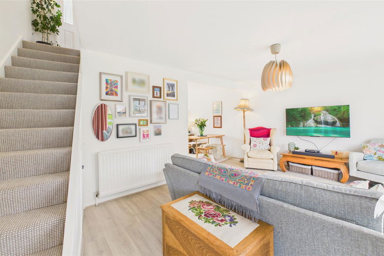 Lounge - Picture 3 of 26