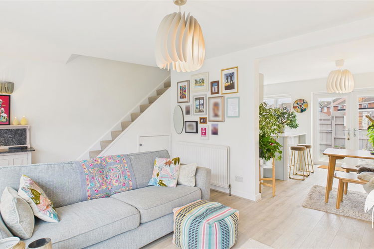 Lounge - Picture 4 of 26