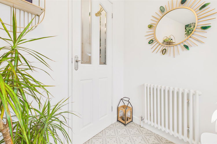 Entrance Porch - Picture 9 of 26