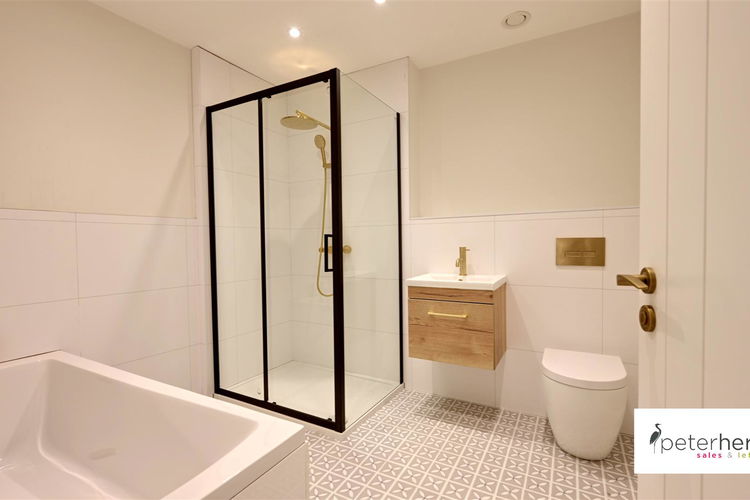 En-Suite Bathroom - Picture 12 of 18