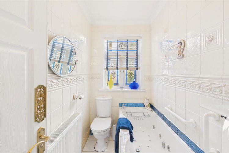 Bathroom - Picture 18 of 23