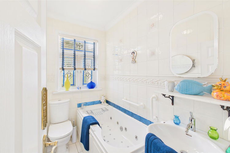 Bathroom - Picture 19 of 23