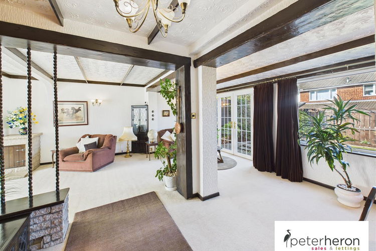 Lounge/Dining Room - Picture 7 of 31