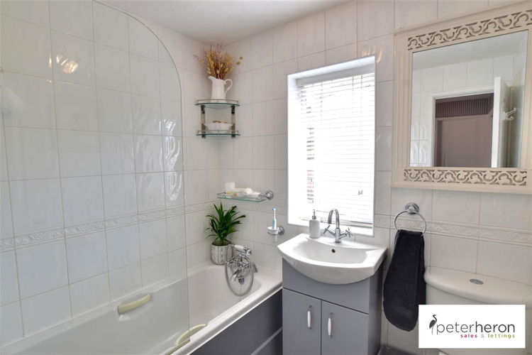Bathroom - Picture 15 of 20