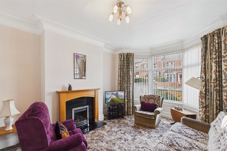 Lounge - Picture 2 of 21