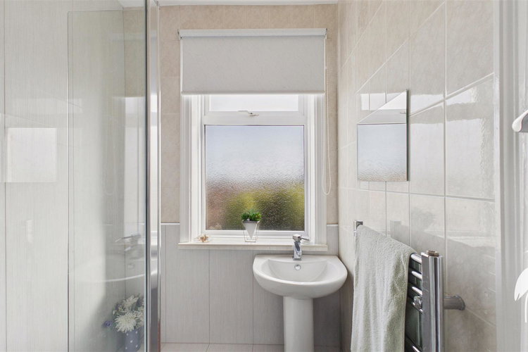 Shower Room - Picture 17 of 21