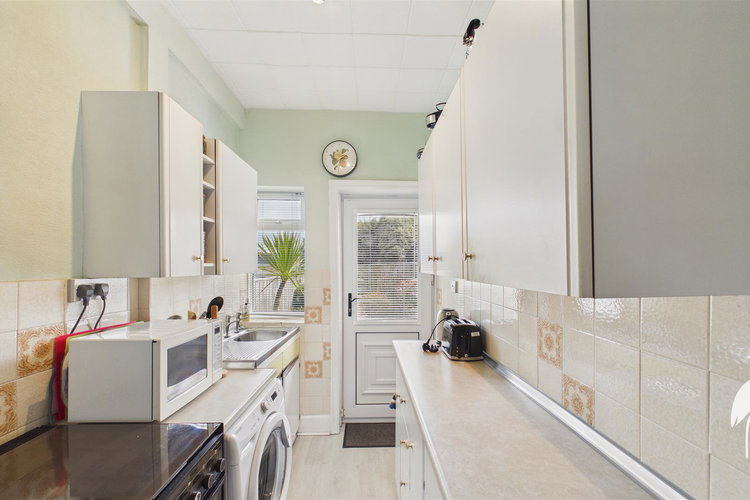 Kitchen - Picture 6 of 21