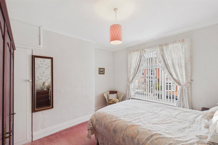 Bedroom 1 - Picture 10 of 21