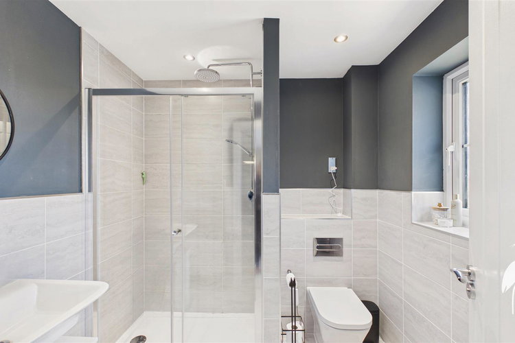 En-Suite Shower Room - Picture 22 of 44