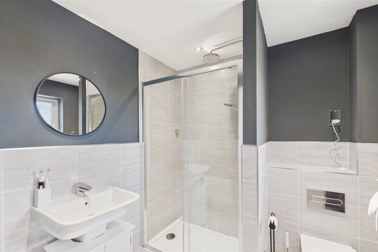 En-Suite Shower Room - Picture 23 of 44