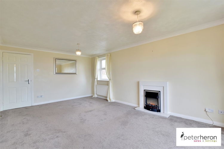 Living Room - Picture 4 of 10