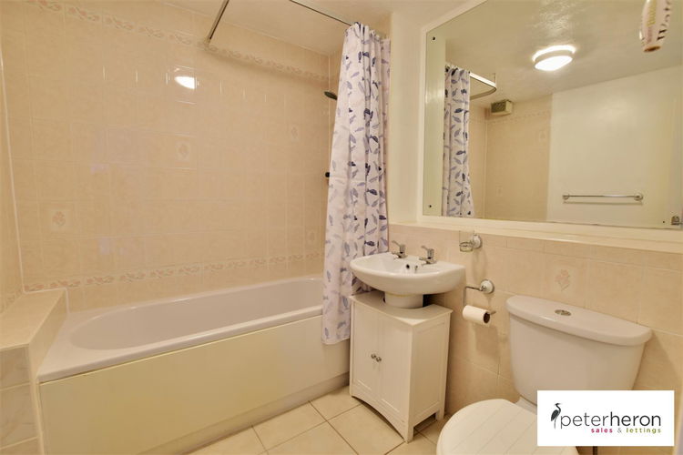 Bathroom - Picture 9 of 10