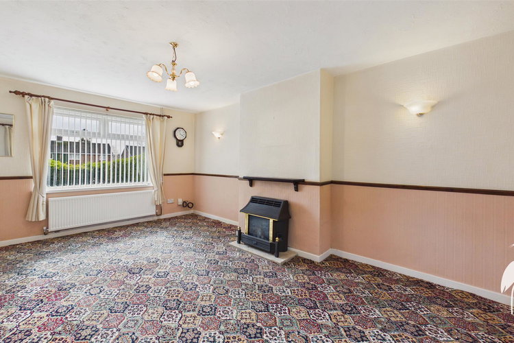 Lounge - Picture 2 of 22