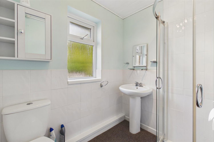 Shower Room - Picture 17 of 22