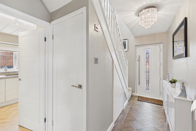 Entrance Hall - Picture 11 of 28