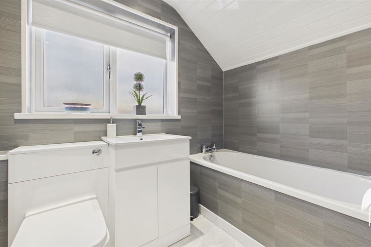 Bathroom - Picture 15 of 28