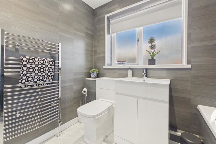 Bathroom - Picture 16 of 28