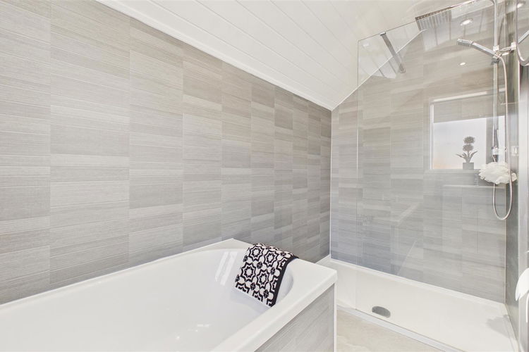 Bathroom - Picture 17 of 28