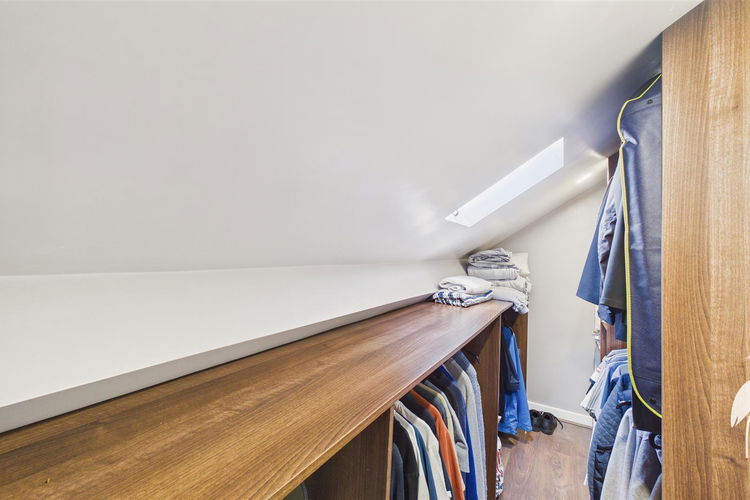 Walk In Wardrobes - Picture 18 of 28