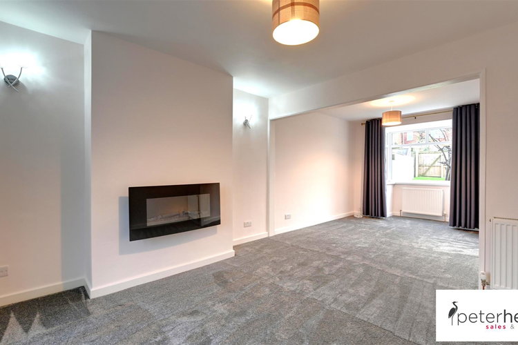 Lounge - Picture 2 of 18