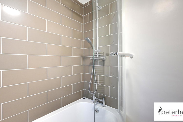 Bathroom - Picture 15 of 18