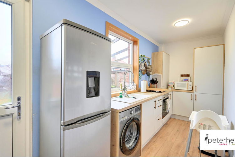 Kitchen - Picture 5 of 19