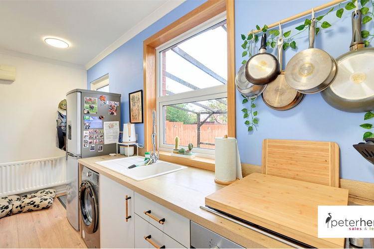 Kitchen - Picture 6 of 19