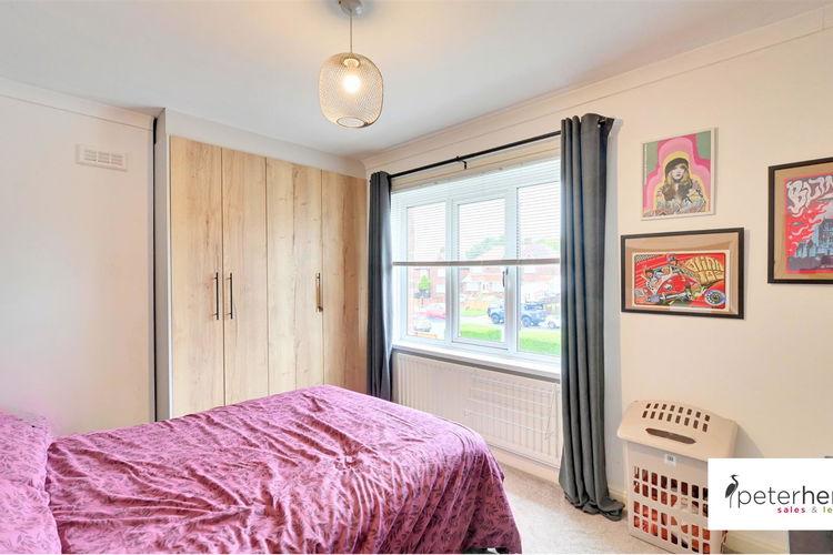 Bedroom 1 - Picture 9 of 19