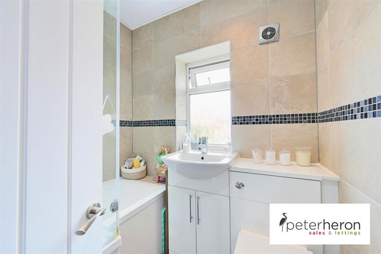 Bathroom - Picture 9 of 11