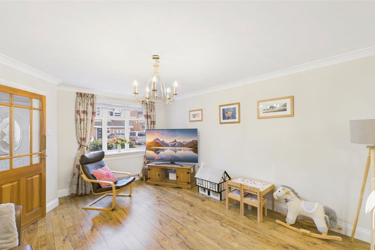 Lounge - Picture 2 of 33