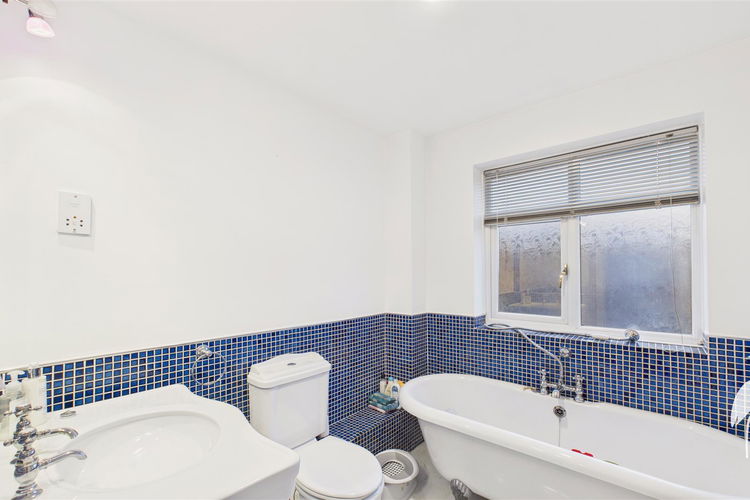 Bathroom - Picture 30 of 33