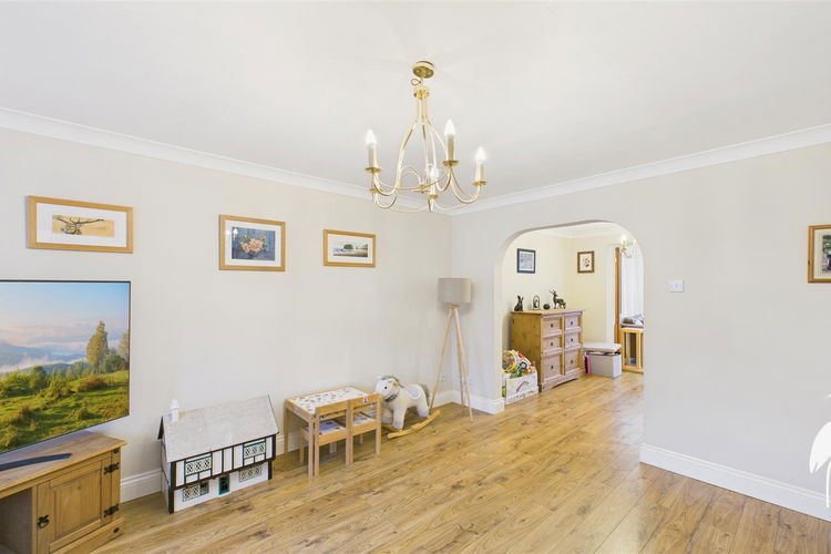 Lounge - Picture 4 of 33