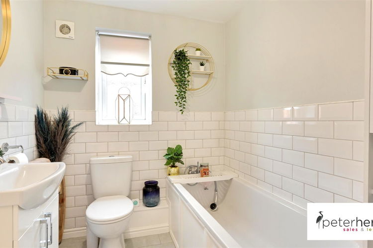 Bathroom - Picture 18 of 19