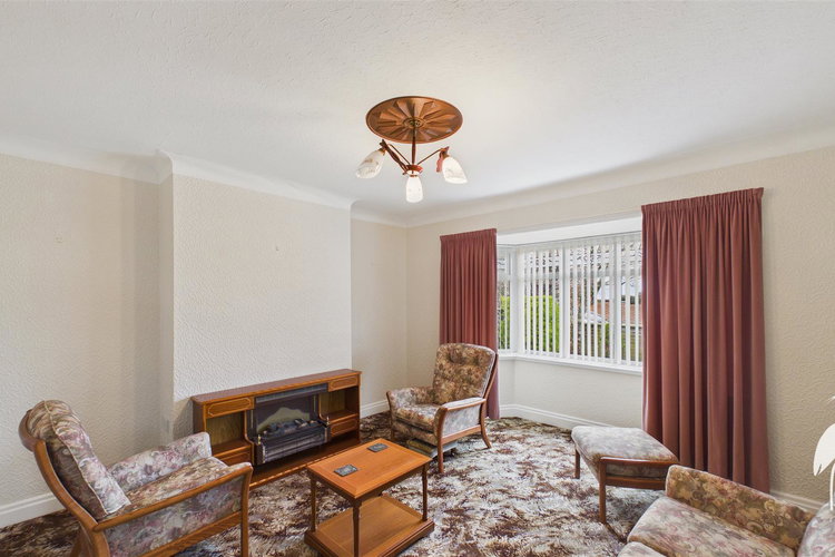 Lounge - Picture 2 of 22